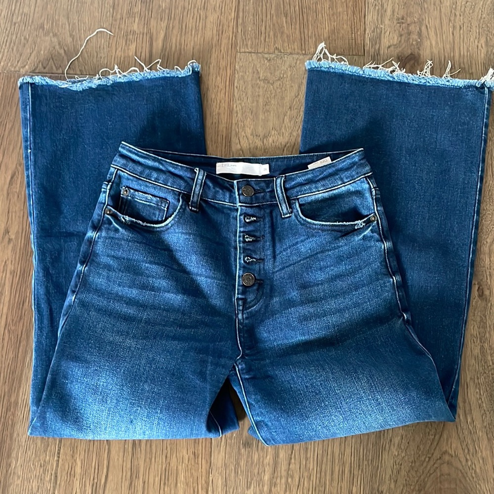 Wide leg TNR raw hem jeans
